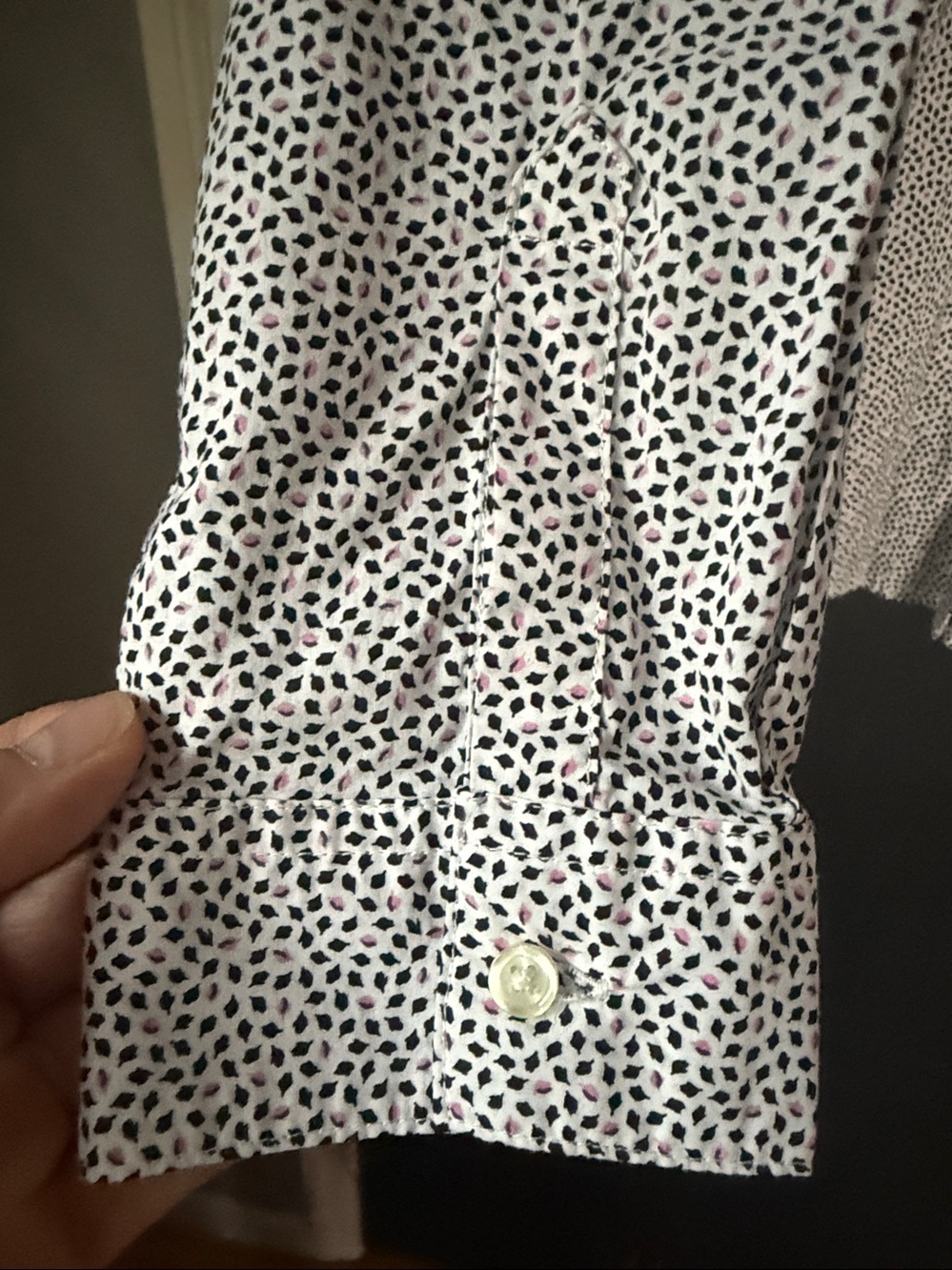 Old Navy Leaves Long Sleeve Button Down Shirt Size: L - Picture 5 of 6